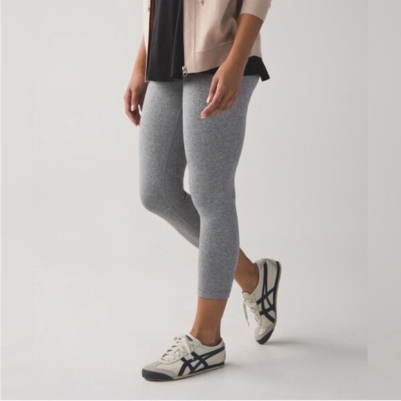 lululemon athletica Pants - Lululemon Women's Gray Wunder Under High-Rise Cropped Leggings Size 6